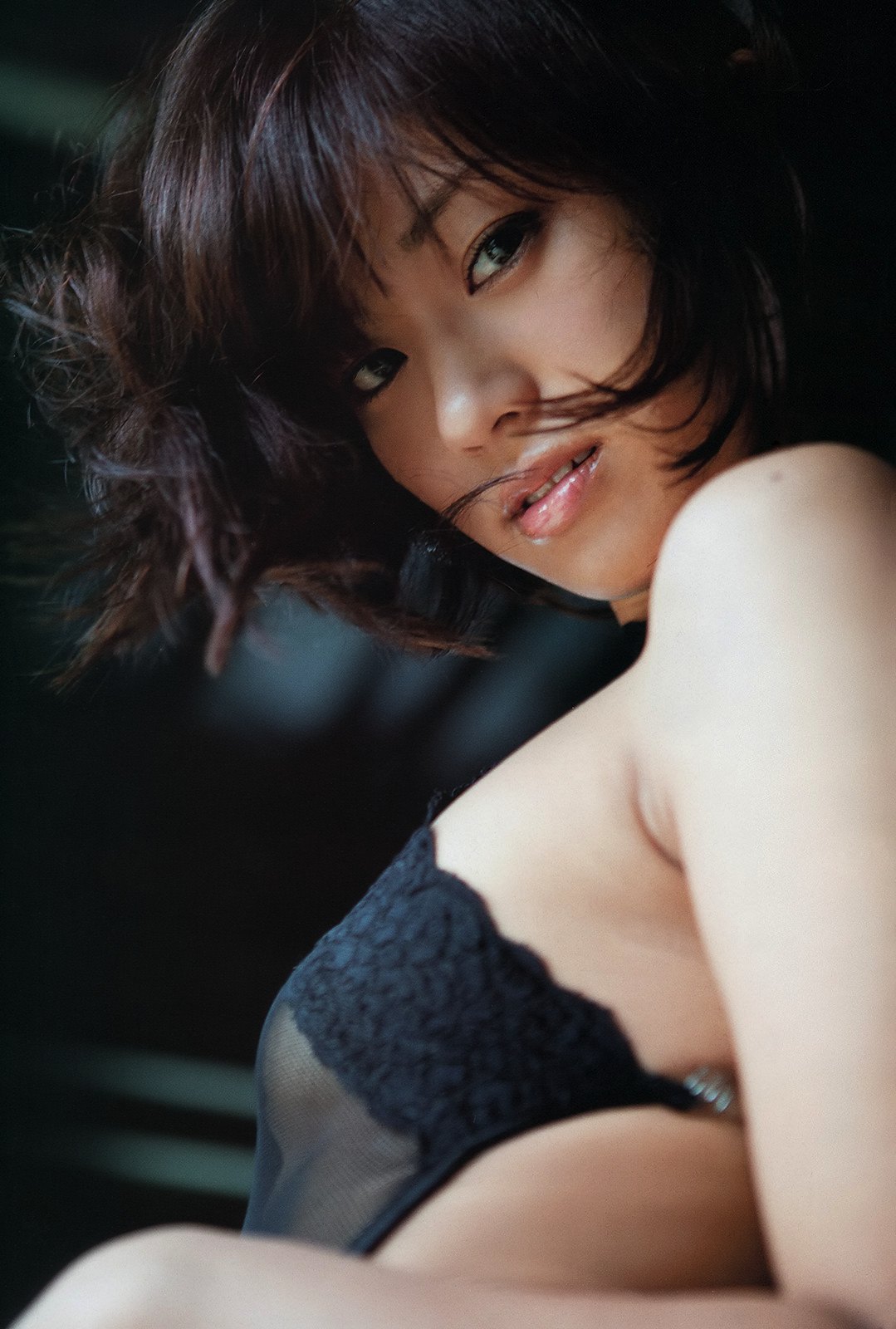 安枝瞳 手ブラ セミヌード テレ朝全力坂でRQグラドル安枝瞳がおっぱいニットで巨乳が縦揺れw - エロチカ
