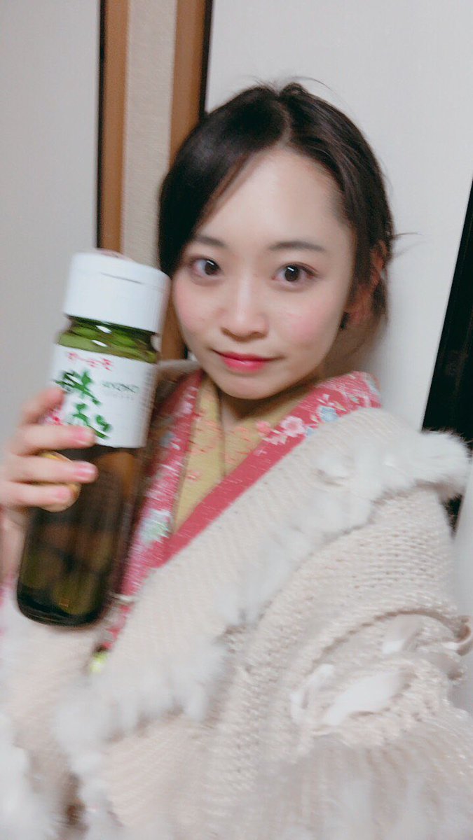ジュニアアイドル　足コキ 元伝説爆乳Jrアイドルゆうみ、あの無垢だった少女が車内で半裸足コキしてる - エロチカ