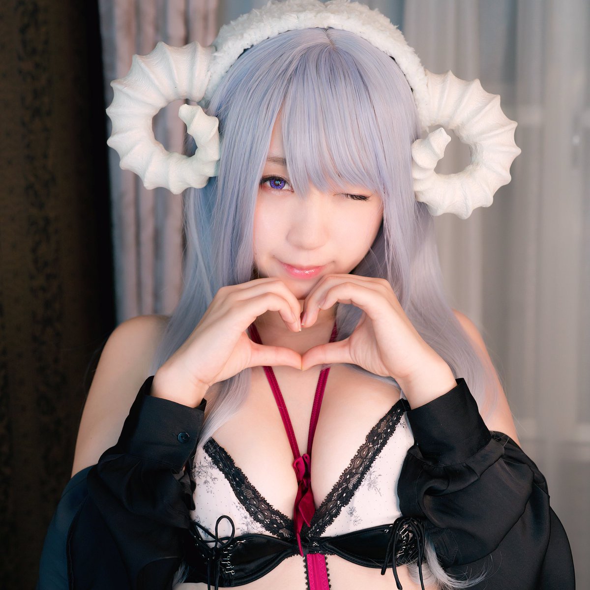 コミケc94 露出 C94コミケ1日目人気爆乳レイヤー伊織もえ、アズレンコスで汗ばむオッパイ露出w - エロチカ