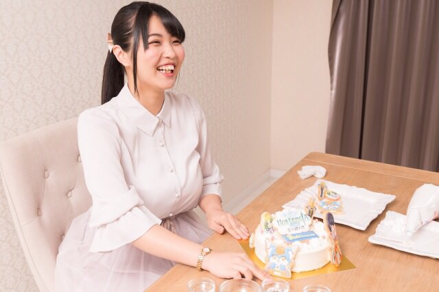 大坪由佳　巨乳 若手人気声優・大坪由佳、生放送中に歩くだけ超爆乳が縦揺れしてしまうww - エロチカ